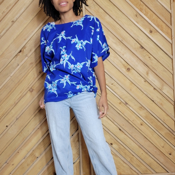 Vintage Hawaiian Blue Floral Top - Picture 4 of 10